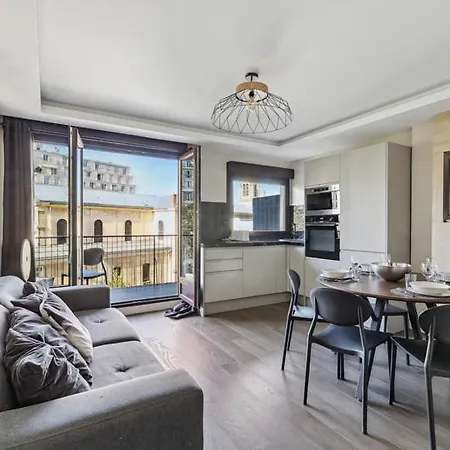 330 Pernet 3 : Elegance And Comfort In *