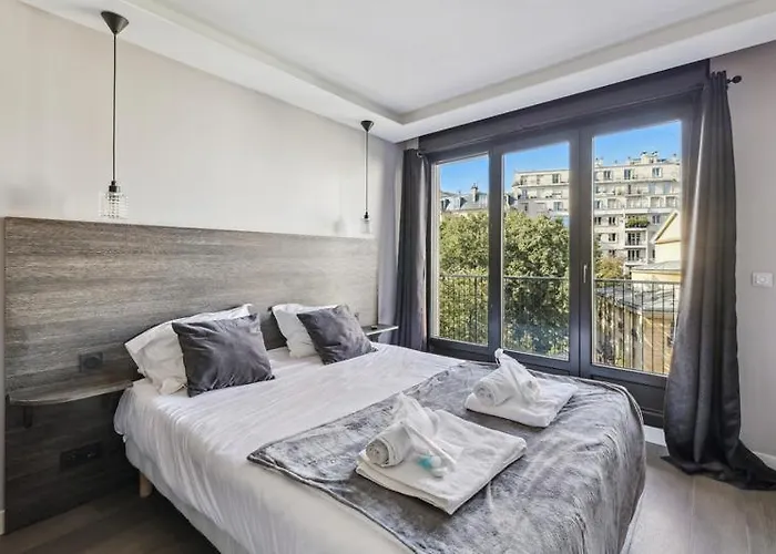 330 Pernet 3 : Elegance And Comfort In *