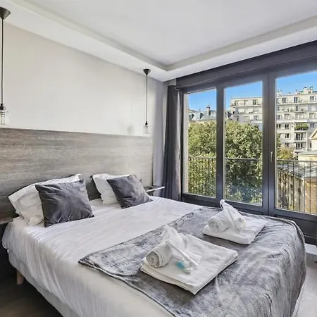 330 Pernet 3 : Elegance And Comfort In *